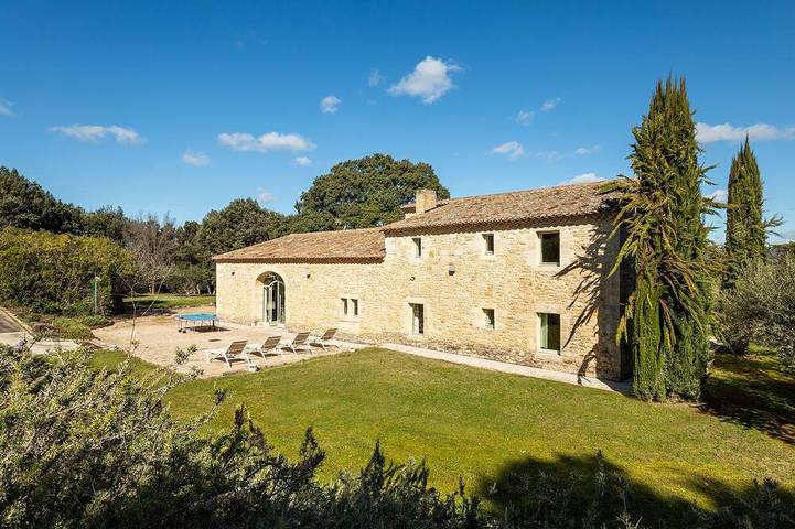 Maison de vacances pour 14 personnes, avec jardin, animaux acceptés à Uzès