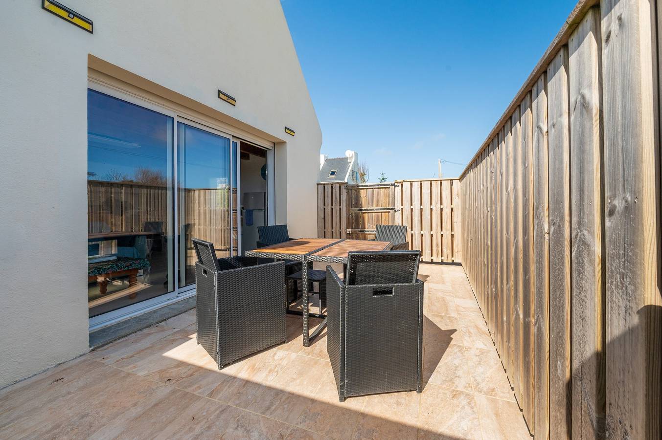 Maison de vacances « L'annexe » avec terrasse privée et Wi-Fi in Locmaria, Côte des Mégalithes