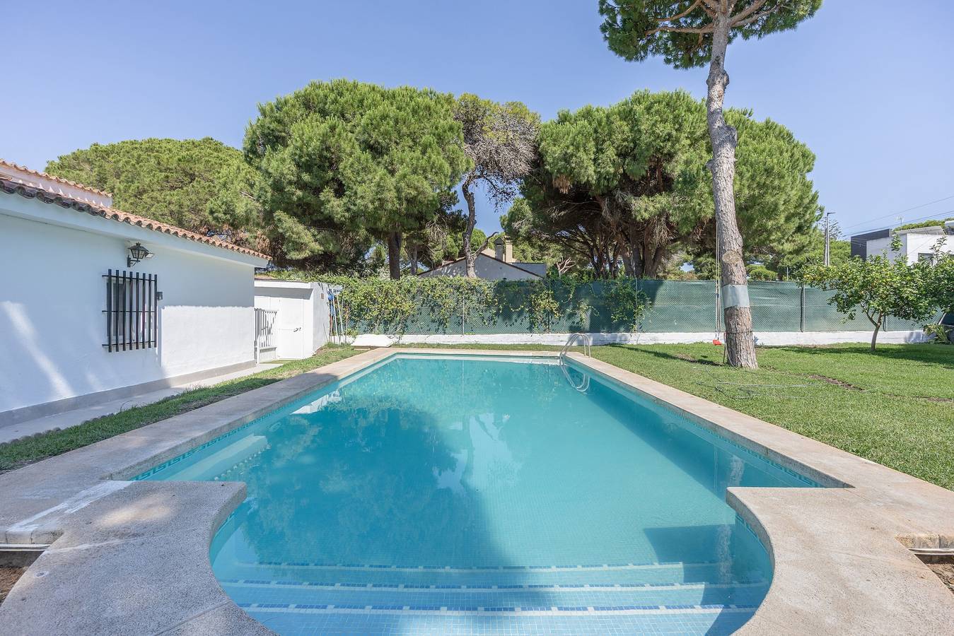 Villa vacacional con piscina privada en Chiclana de la Frontera in Playa La Barrosa, Chiclana de la Frontera