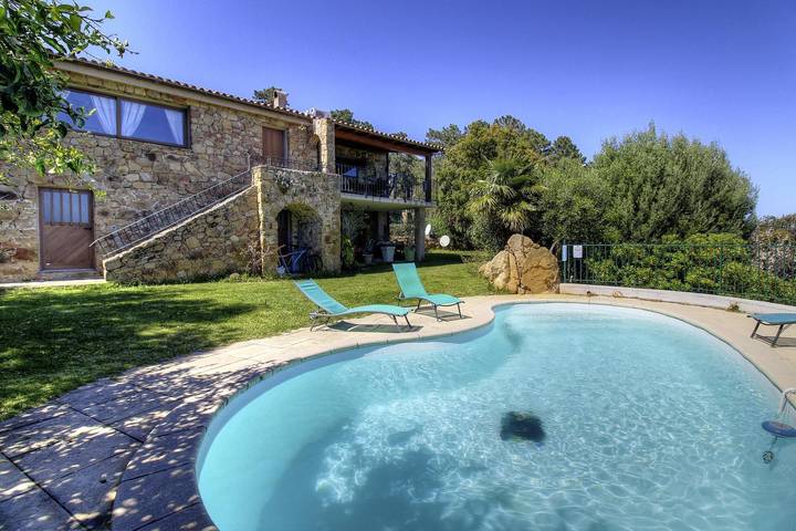 Gîte pour 6 personnes, avec Terrasse et Jardin ainsi que Piscine et Vue à Solaro