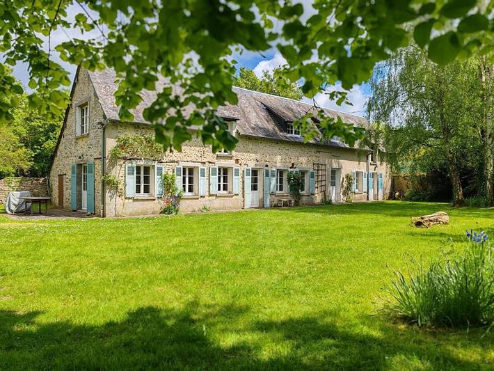 Location de vacances pour 12 personnes, avec Terrasse ainsi que Jardin et Vue à Autheuil-Authouillet