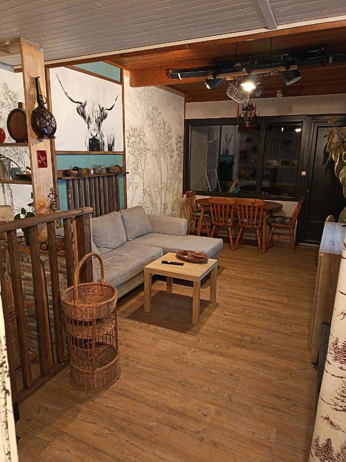 Gîte pour 2 personnes, avec vue et terrasse, animaux acceptés dans La Banne d'Ordanche - 4