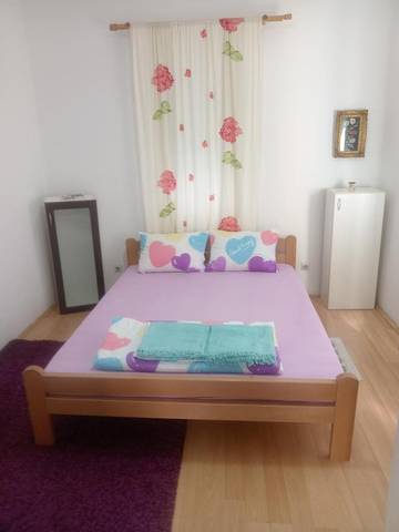 Gîte pour 4 personnes, avec vue ainsi que jardin et terrasse dans Kursumlija