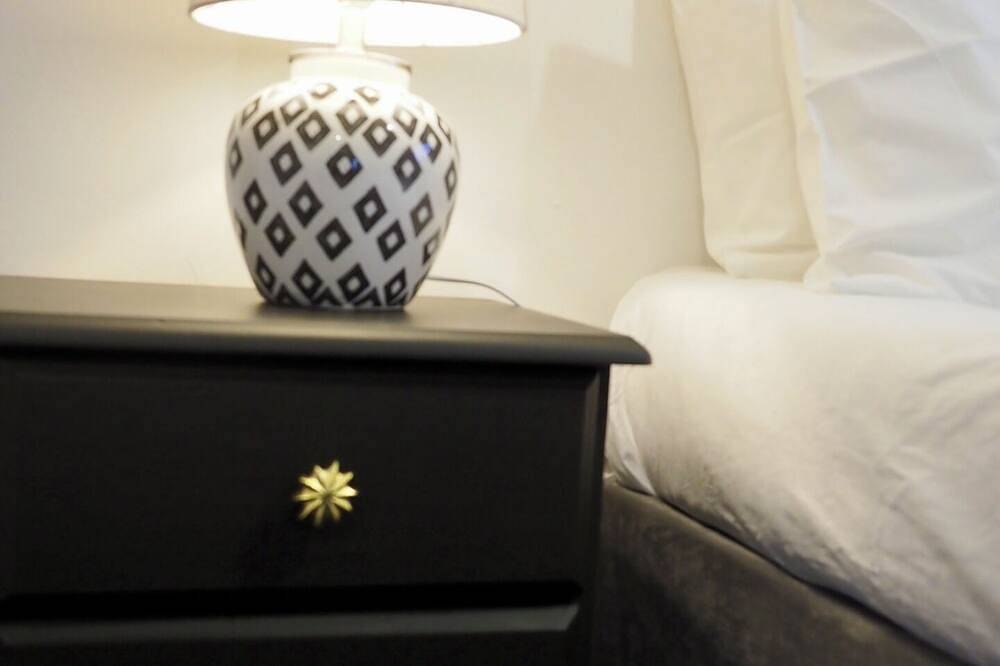 Gather, Celebrate, and Soak in the Views at Ollie’s Lodge sleeping 8. in Bedford