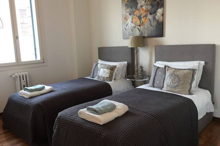 Ganze Wohnung, Fabelhafte Kanalansichten, Zeitgenössische Designerwohnung In Venedig 2 Betten, 2 Bäder in Venedig, Lagune von Venedig