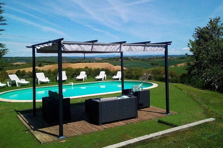 Location de vacances pour 14 personnes, avec balcon et jardin à Villautou