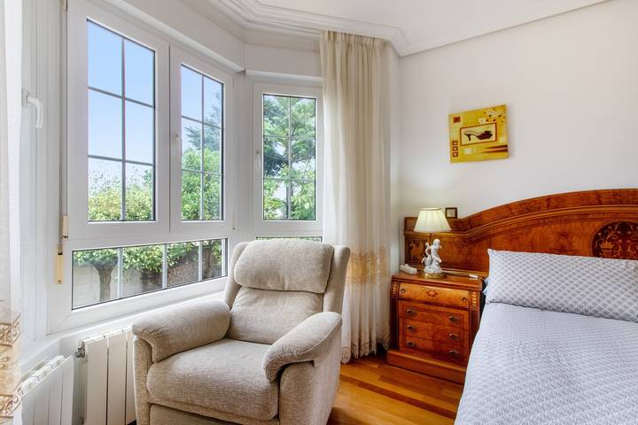 'Alojamientos Marte Habitación 2' con terraza y jardín Compartidos in Torrelavega, Costa de Cantabria