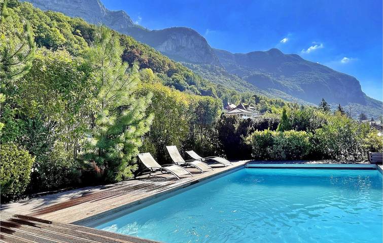 Moderno apartamento junto al lago con piscina y terraza in Veyrier-du-Lac, Región de Annecy