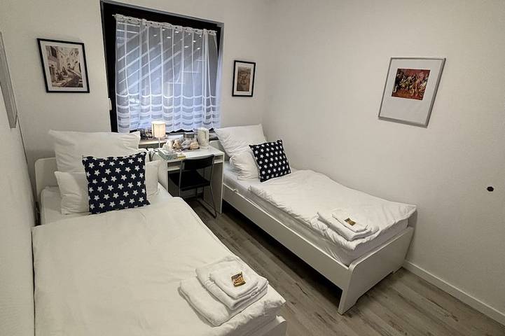 Ganze Wohnung, Ruhiges & Gemütliches Kleines Doppelzimmer in Top Lage in Langenfeld (Rheinland), Kreis Mettmann