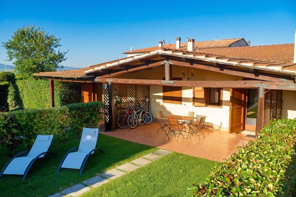 Entire apartment, Homerez - Studio in Pescia Romana in Montalto di Castro, Viterbo Province