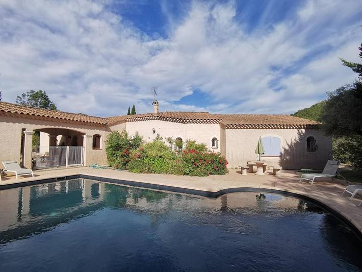 Location de vacances pour 6 personnes, avec jardin ainsi que vue et piscine à Auriol - 3