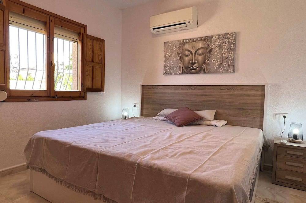 , Buganvilla, Sehr gepflegte Villa nur 500 Meter zum Meer in Almadrava, Costa Blanca