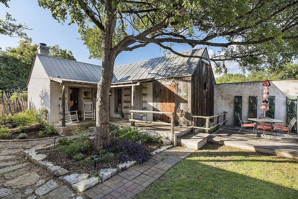 Wildflower Cottage/Perfect Location!!/Walk to Main/Marktplatz!! in Gillespie County