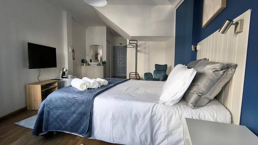 Chambre d’hôte pour 2 personnes, avec balcon et vue, animaux acceptés à Amarante - 4