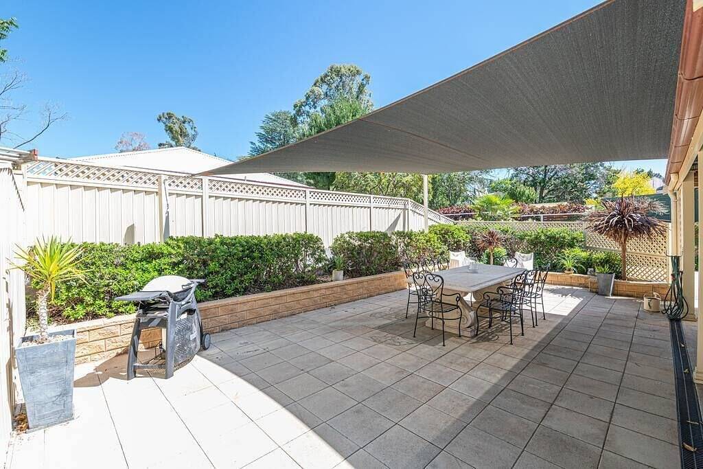 Hillside Cottage Bathurst │ Comfy, Spacious, Walk to Cbd & Stannies in Bathurst, New South Wales