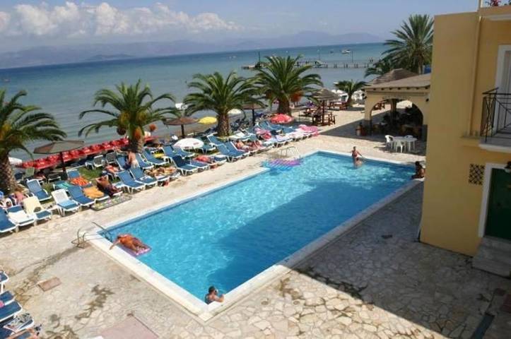 Appart’hôtel pour 2 personnes, avec Balcon et Terrasse ainsi que Jardin et Piscine