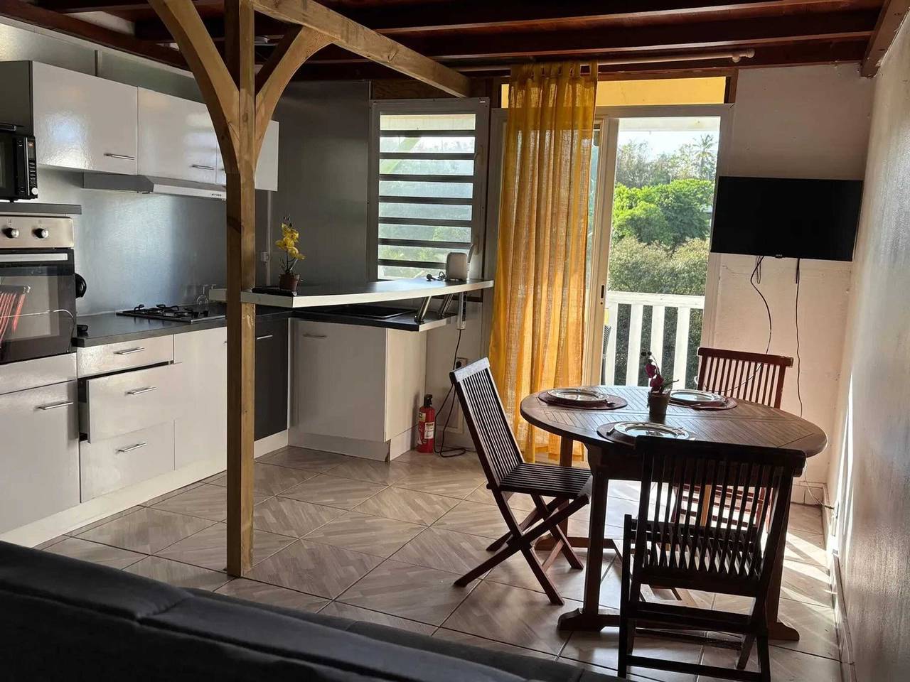 Entire studio, Equipped Apartment in Le Gosier with Pool - 30 m² in Le Gosier, Guadeloupe (Caribbean)