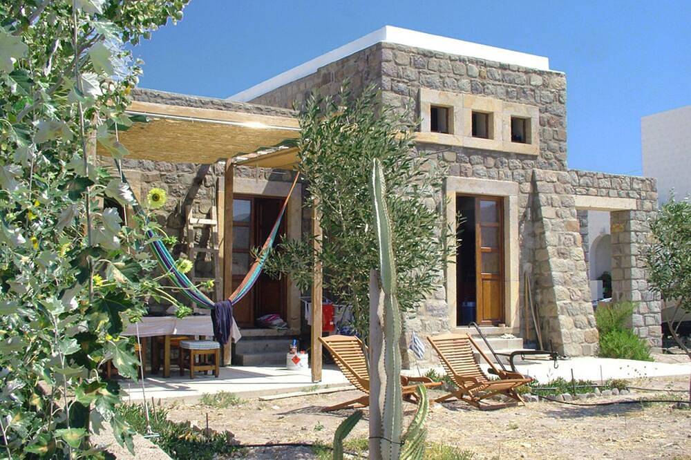 Apartamento entero, La casa está hecha de piedra, acogedor, tranquilo a 2 pasos del centro. in Skala (Patmos), Archipiélago del Dodecaneso