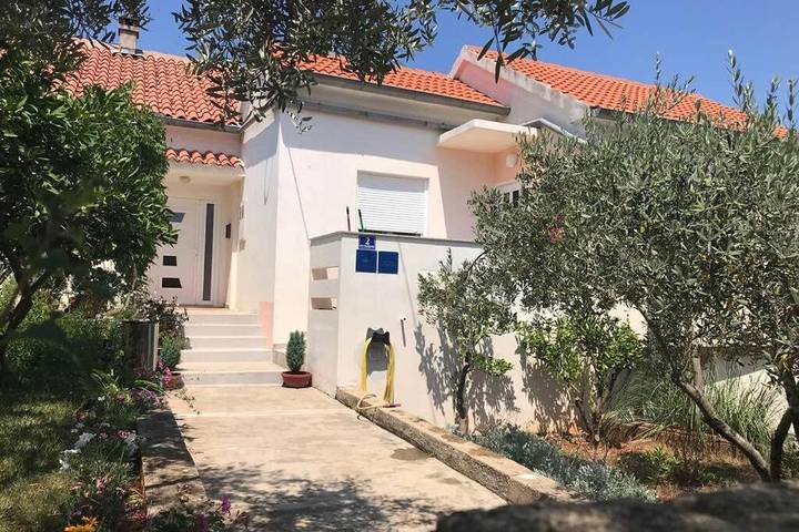 Smještaj za odmor za 3 osoba, s Pogled na ocean i Balkon/terasa, kao i Vrt u Lukoran