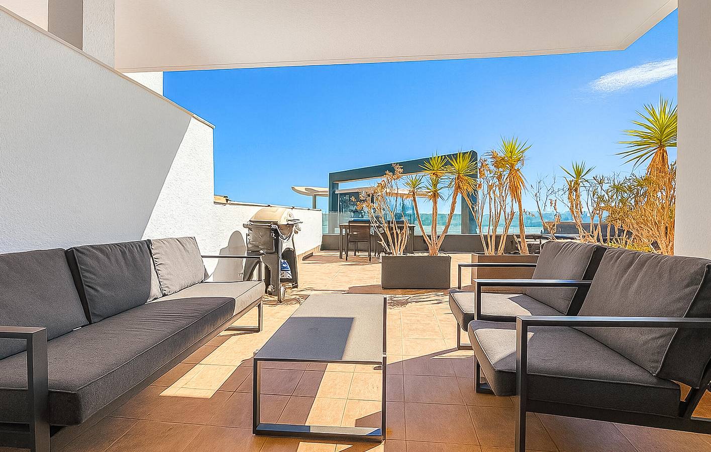 Appartement de vacances entier, Escapade au bord de la mer avec piscine, parking et WiFi in Playa Moncayo, Guardamar del Segura