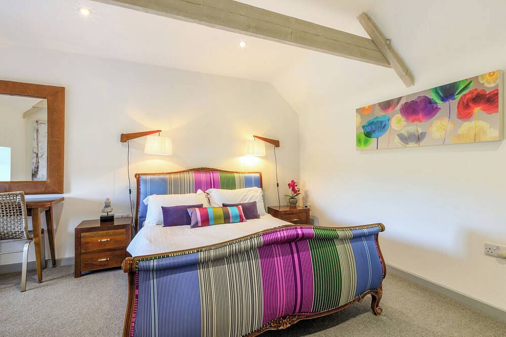 4 bedroom accommodation in Bishopswood, near Honiton in Otterford, Somerset