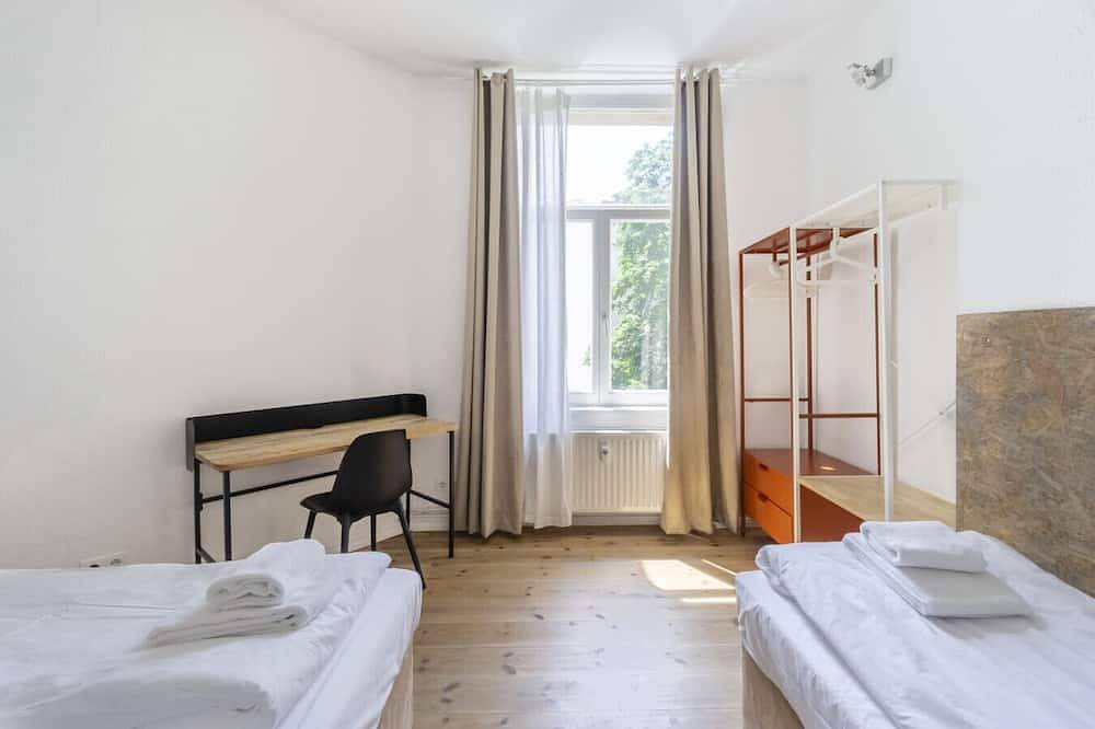 Ganze Wohnung, Mooeve Boxi 15 - Large Apartment with balcony in Friedrichshain - Kreuzberg, Berlin