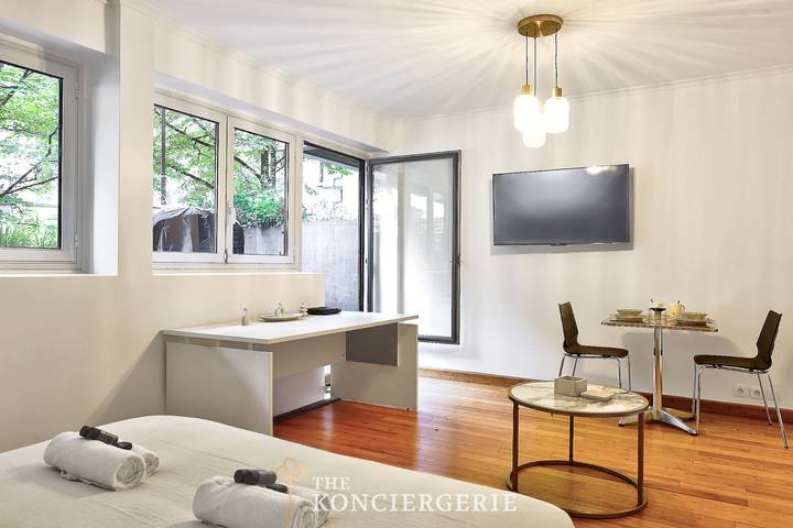 Appartement entier, Appartement de vacances pour 2 personnes avec jardin in Tour Eiffel, Paris