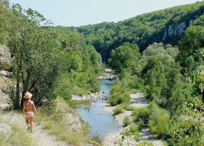 Location de vacances pour 3 personnes, avec piscine et jardin à Berrias-et-Casteljau - 4