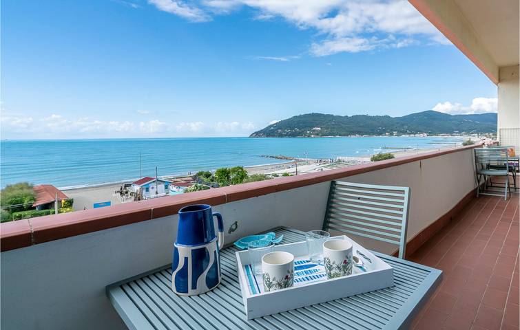 Appartamento intero, Appartamento con vista mare e parcheggio in Marinella di Sarzana, Sarzana
