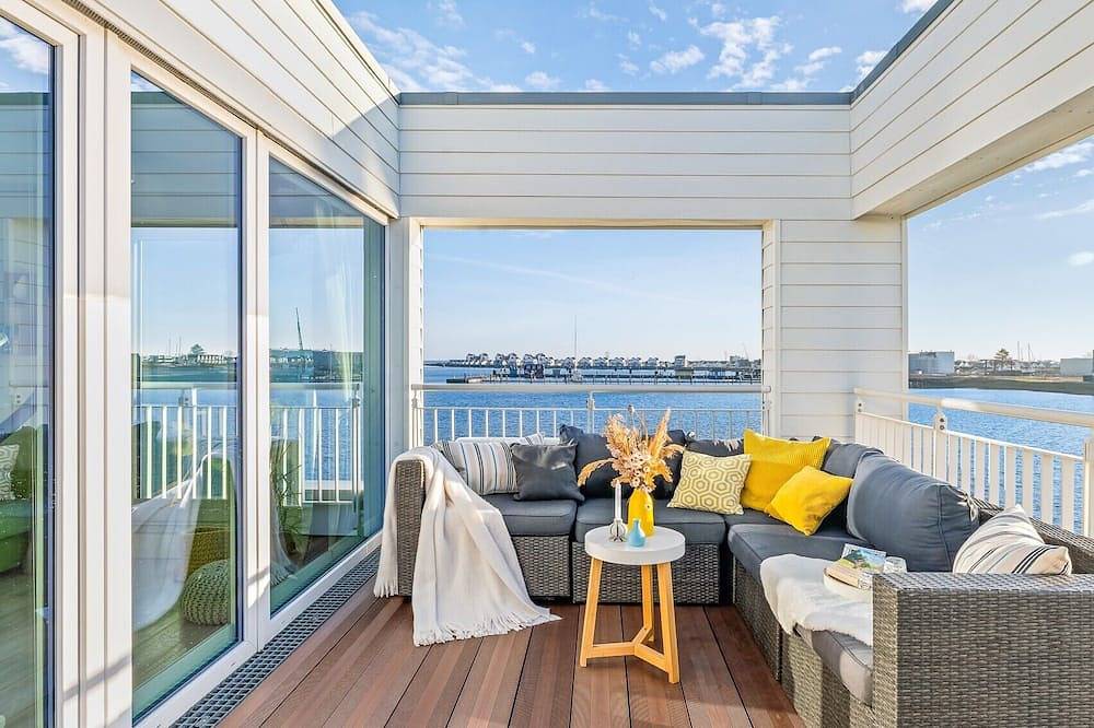 Light-flooded villa with large terrace, direct waterfront, wellness area in Olpenitz, Kappeln