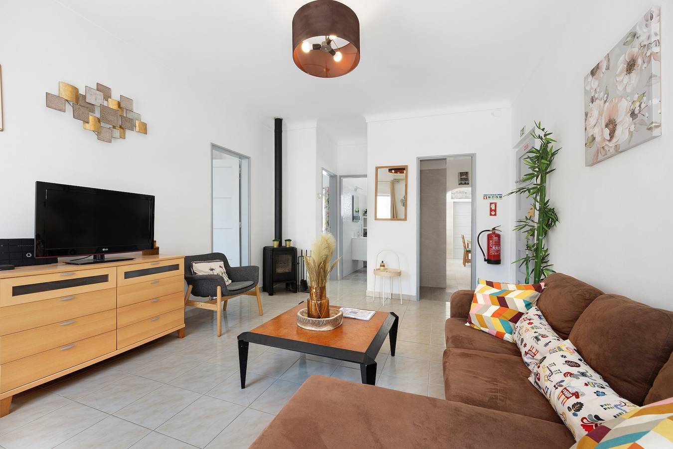 Apartamento inteiro, Apartamento de férias "Casa Dos Avós" com terraço privado, varanda e Wi-Fi in São Sebastião, Lagos