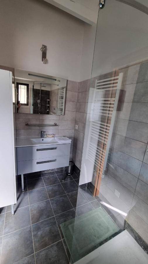 Appartement entier, T3 Independant de 62 m2, place de parking privé, au calme et central, avec jardinet et balcon in Saint-Georges-d'Orques, Côte méditerranéenne (France)
