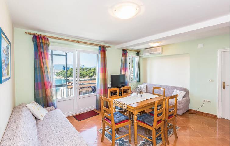 Ganze Ferienwohnung, Gemütliches Apartment mit Meerblick, Terrasse, WLAN und Parkplatz in der Nähe von Ploče in Ploce, Dubrovnik-Neretva