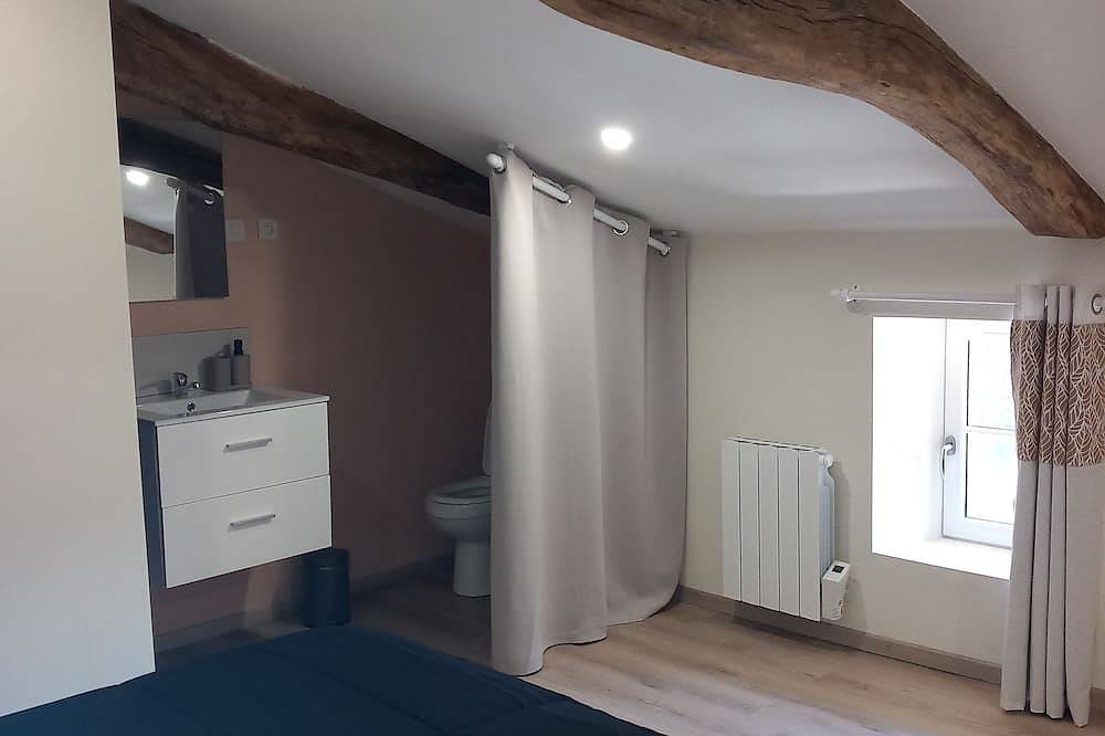 Gîte 2 pièces avec terrasse à 25 minutes du Puy du fou in Montournais, Fontenay-le-Comte