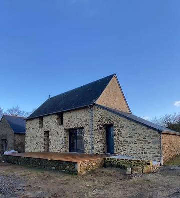Gîte pour 6 personnes, avec terrasse et piscine à Andouillé