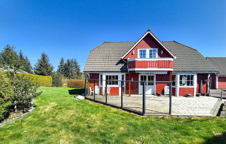 Ferienhaus für 9 Personen, mit Garten in Austrheim