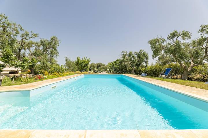 Villa per 6 persone, con balcone/terrazza e piscina nonché idromassaggio a Carovigno
