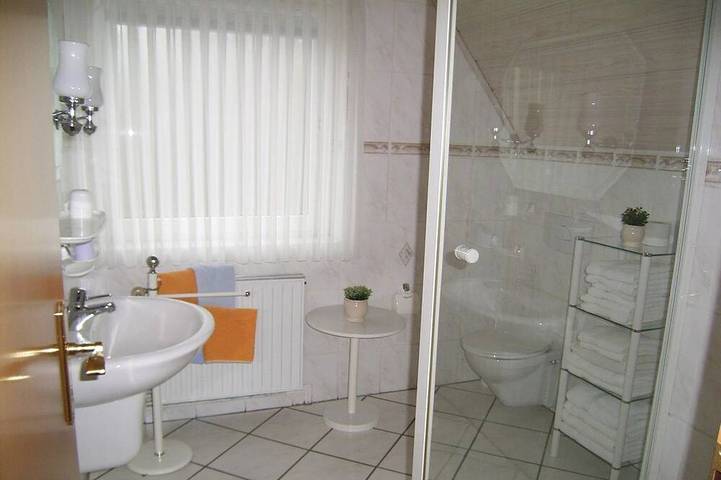 Ganze Wohnung, Jordan - Fw Og - Allergikerfreundliche Ferienwohnung mit Balkon in Wyk auf Föhr, in Wyk auf Föhr (Stadt), Wyk auf Föhr