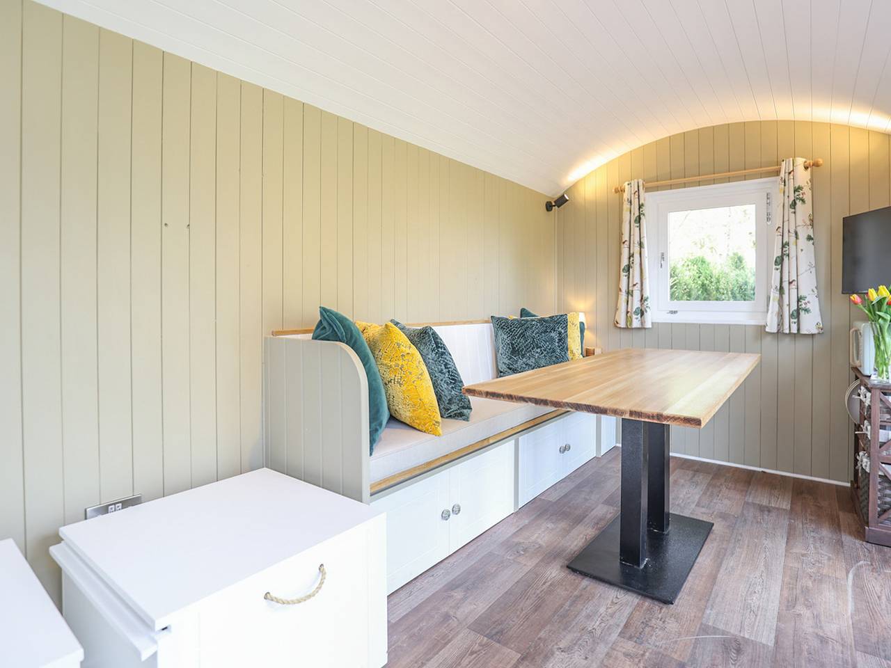 Sybs Farm Shepherds Hut in Lurgashall, South Downs