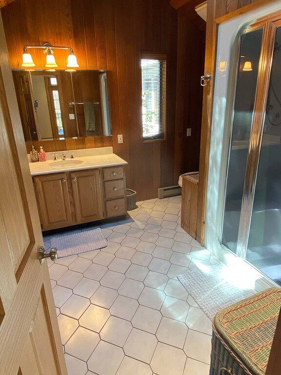 Charming Mountain Retreat Lg Moderne Küche am Strom w Feuergrube in Greene County (NY)