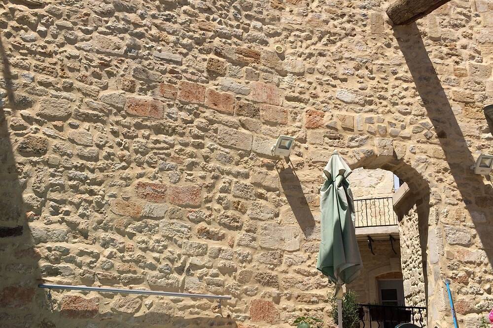 Demeure de maitre  piscine et terrasses. Maison idéale pour plusieurs familles in Saint-Gilles, Région de Nîmes