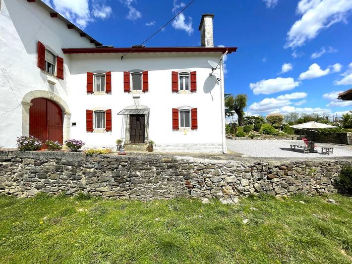 Gîte pour 5 personnes, avec terrasse et jardin, animaux acceptés dans Ainharp