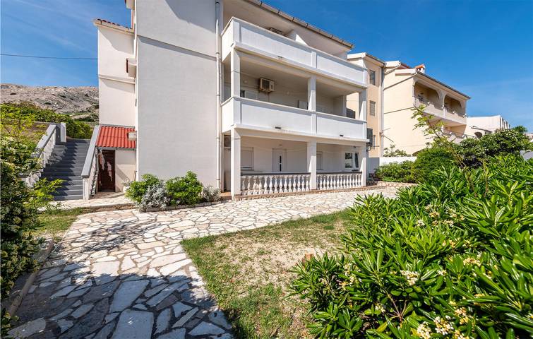 Ganze Ferienwohnung, Gemütliche Ferienwohnung am Meer mit Terrasse, WLAN und Parkplatz – 600 m vom Strand Gradska Plaža entfernt in Pag Stadt, Pag