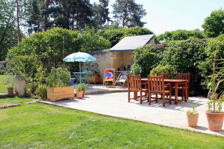 Gîte pour 4 personnes, avec terrasse ainsi que vue et jardin à Rivarennes - 3