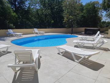 Gîte pour 4 personnes, avec terrasse et jardin ainsi que jacuzzi et piscine à Ruoms