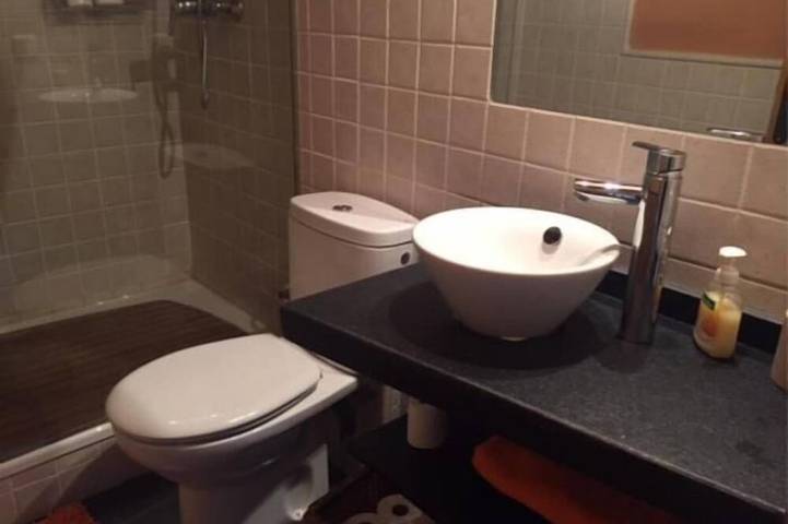 Appartement entier, Appartement 3 ch. avec cheminée, piscine, terrasse et Wi-Fi in Puigcerdà, Cerdanya