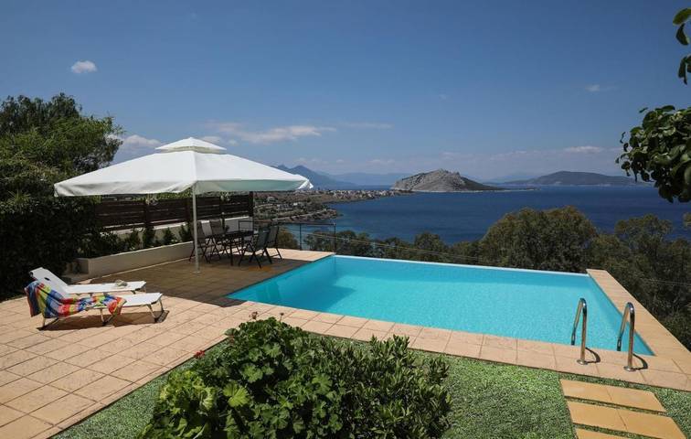 Location de vacances pour 7 personnes, avec piscine ainsi que vue et jardin dans Perdika - 2