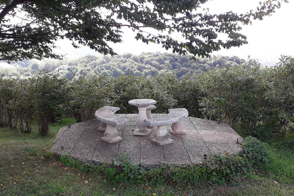 Domaine Xixtaberri: a paradise in the Basque hills... in Cambo-les-Bains, Bayonne region