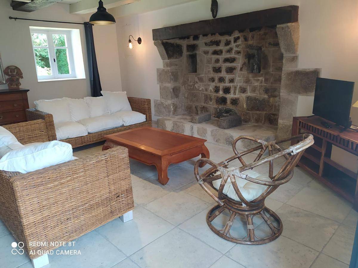 Five-Bedroom House in Lupersat, Région d'Aubussargues