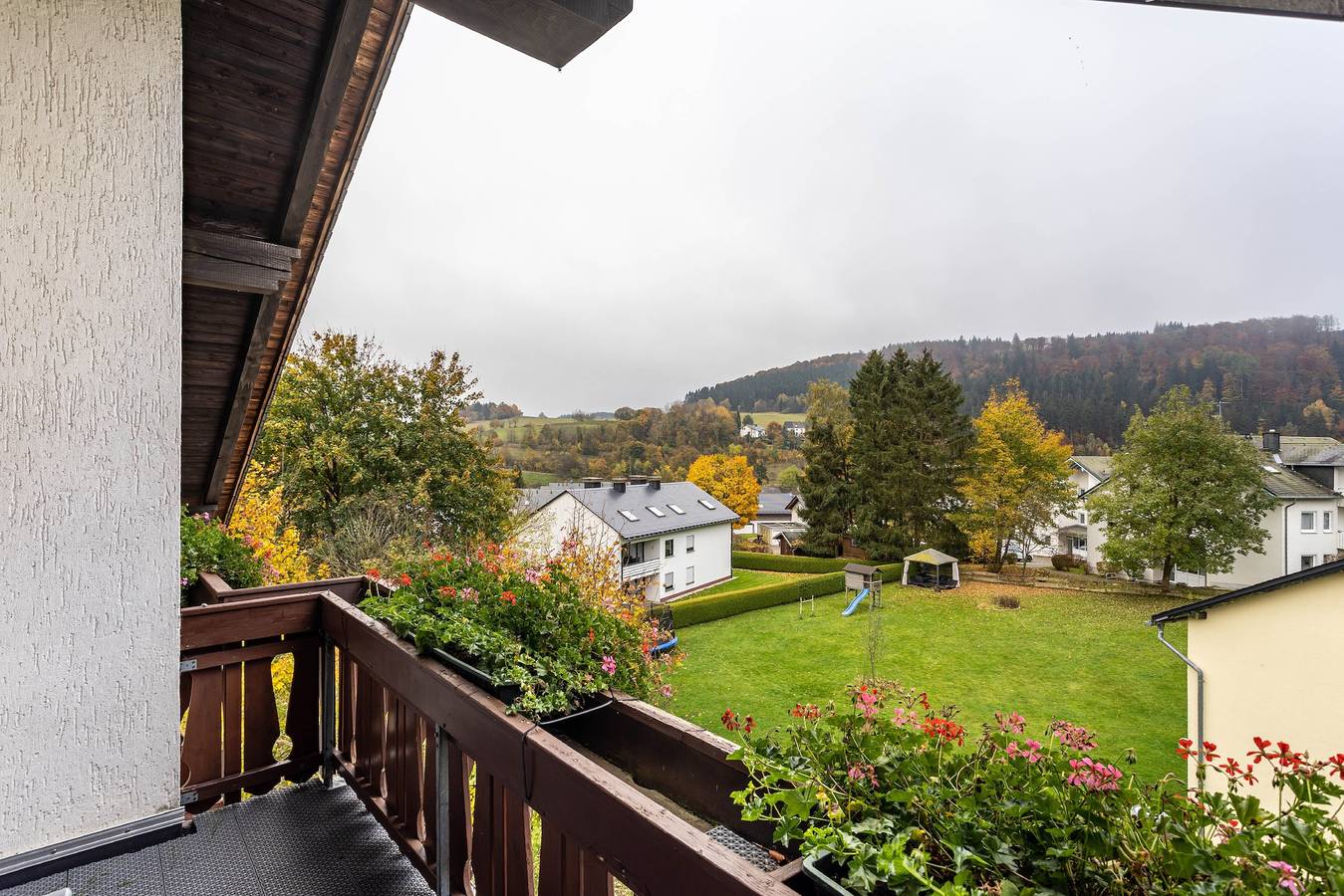Ganze Wohnung, Haus Erika - Ferienwohnung 4 mit Wlan, Balkon und Gemeinschaftsgarten nahe Skywalk in Stryck, Willingen
